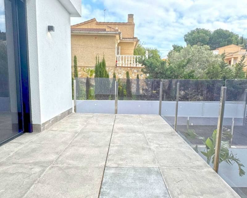 4 slaapkamer Villa te koop in Torrevieja met zwembad garage - € 495.000 (Ref: 9049755)