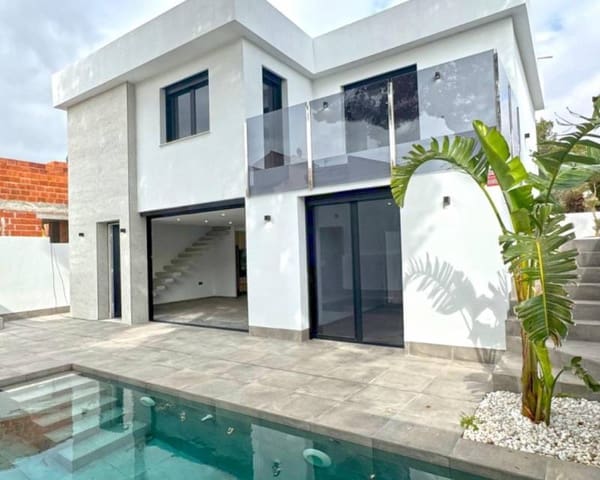 4 slaapkamer Villa te koop in Los Balcones - Los Altos, Torrevieja met zwembad garage - € 495.000 (Ref: 9049755)