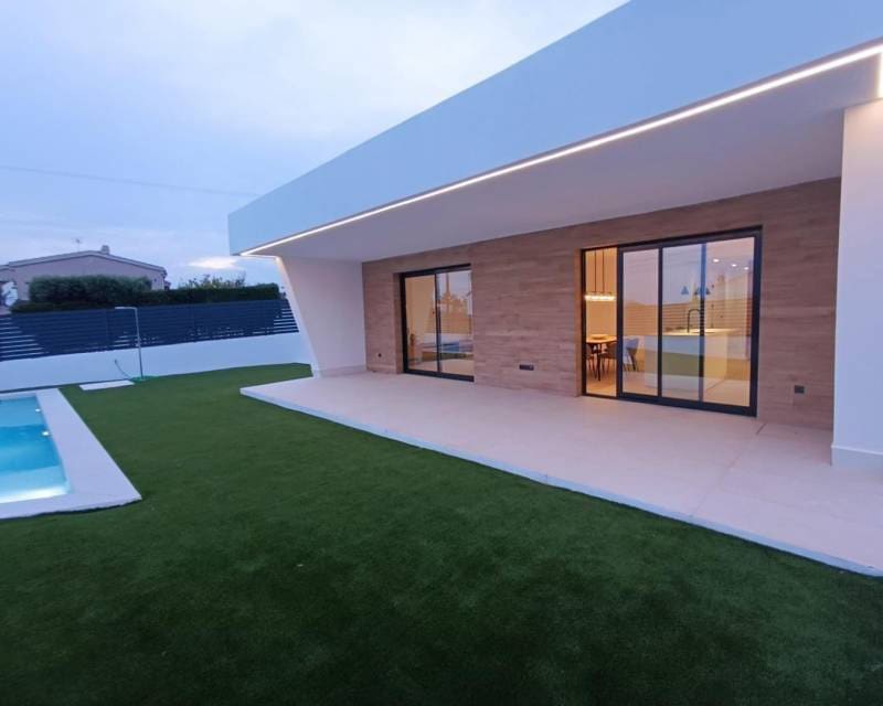 3 Zimmer Villa zu verkaufen in Ciudad Quesada mit Pool - 690.000 € (Ref: 9049764)