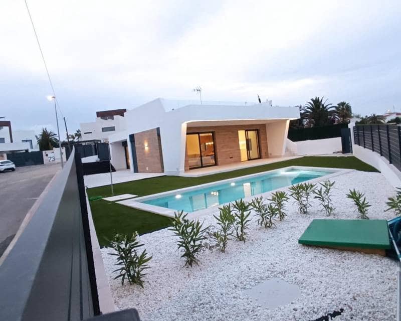 3 Zimmer Villa zu verkaufen in Ciudad Quesada mit Pool - 690.000 € (Ref: 9049764)