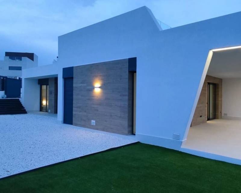 3 Zimmer Villa zu verkaufen in Ciudad Quesada mit Pool - 690.000 € (Ref: 9049764)