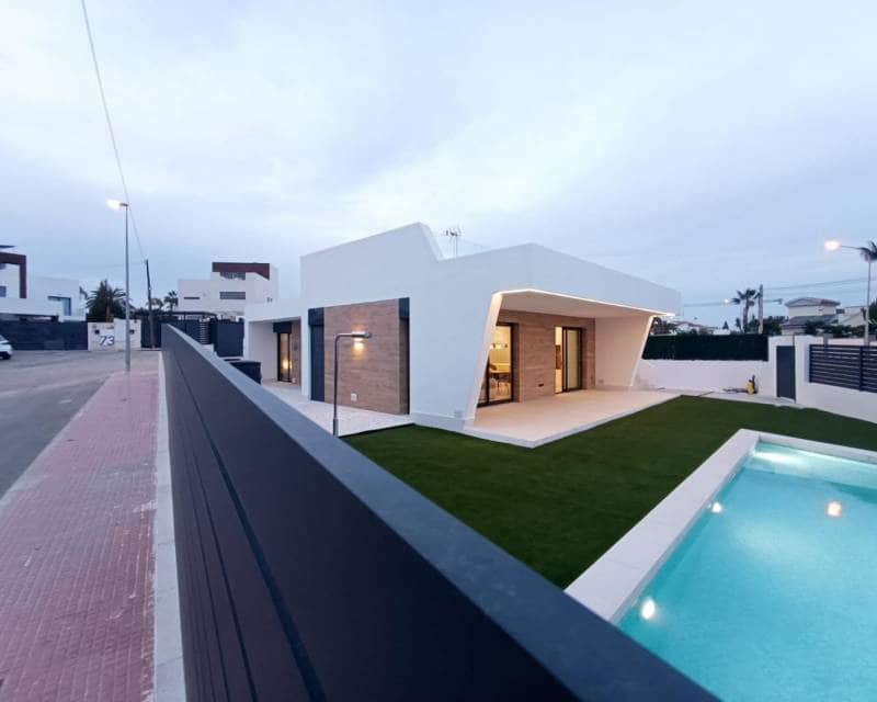 3 Zimmer Villa zu verkaufen in Ciudad Quesada mit Pool - 690.000 € (Ref: 9049764)