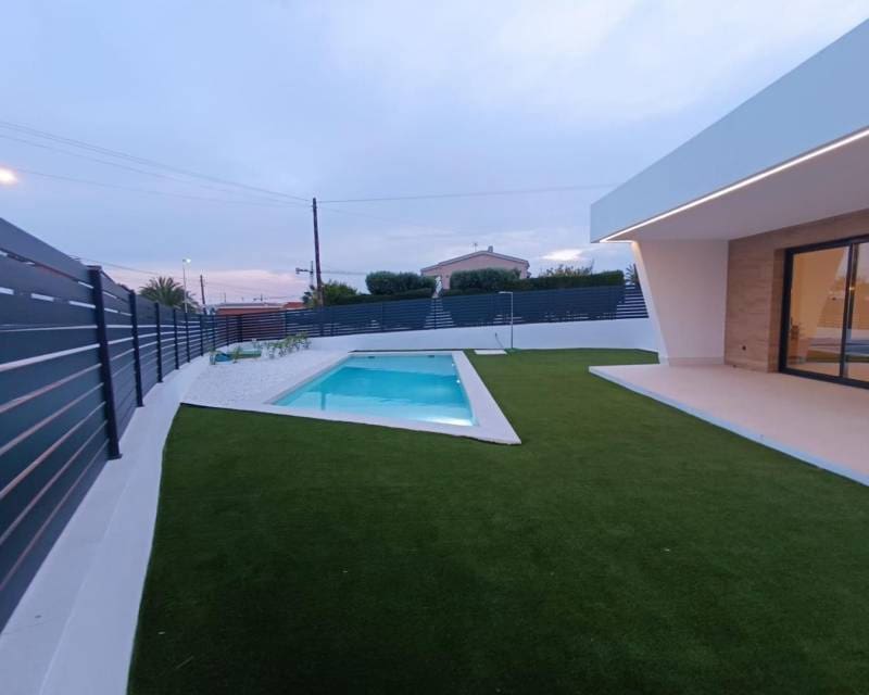 3 Zimmer Villa zu verkaufen in Ciudad Quesada mit Pool - 690.000 € (Ref: 9049764)