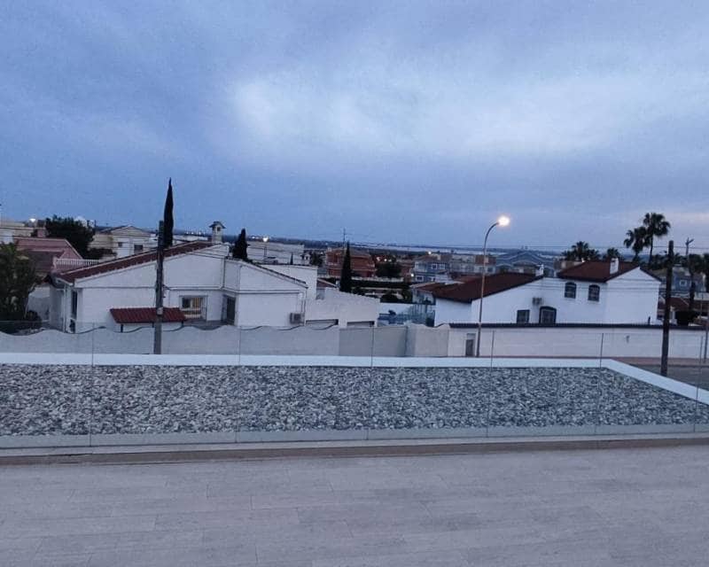 3 Zimmer Villa zu verkaufen in Ciudad Quesada mit Pool - 690.000 € (Ref: 9049764)