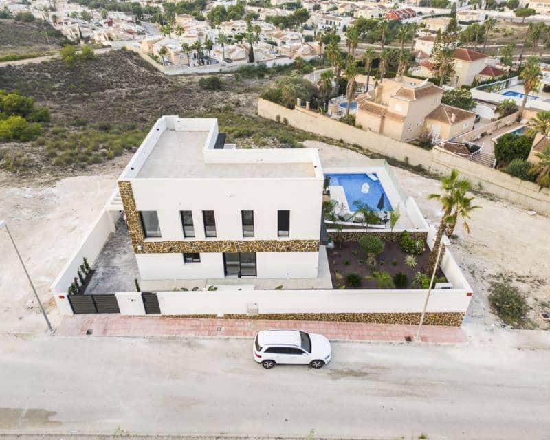 4 soveværelse Villa til salg i Lo Pepin med swimmingpool garage - € 767.000 (Ref: 9051815)