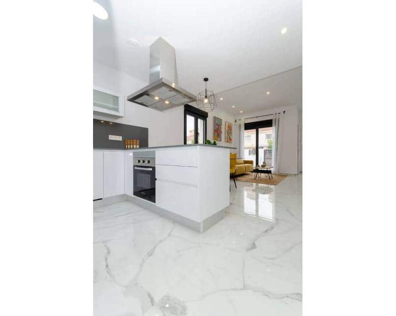 3 soveværelse Semi-Rækkehus til salg i Torrevieja med swimmingpool garage - € 409.000 (Ref: 9061596)