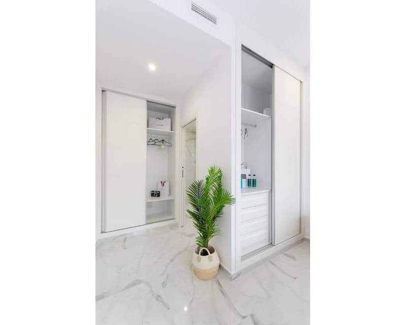 3 soveværelse Semi-Rækkehus til salg i Torrevieja med swimmingpool garage - € 409.000 (Ref: 9061596)