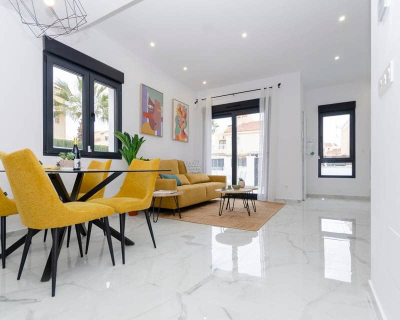 3 soveværelse Semi-Rækkehus til salg i Torrevieja med swimmingpool garage - € 409.000 (Ref: 9061596)