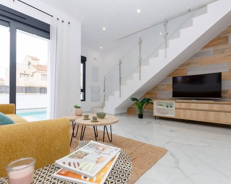 3 soveværelse Semi-Rækkehus til salg i Torrevieja med swimmingpool garage - € 409.000 (Ref: 9061596)