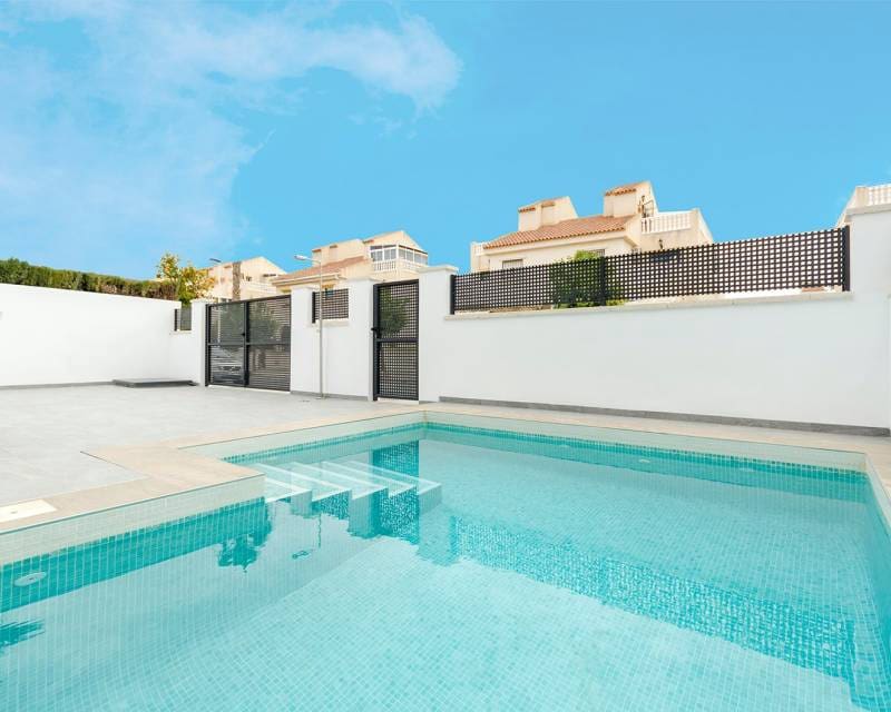 3 soveværelse Semi-Rækkehus til salg i Torrevieja med swimmingpool garage - € 409.000 (Ref: 9061596)