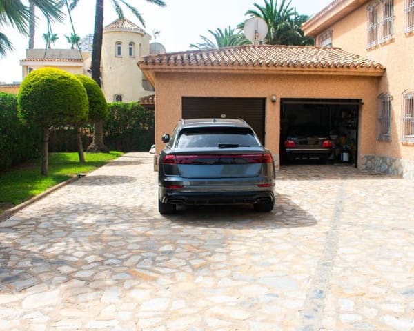 3 bedroom Villa for sale in La Manga del Mar Menor with pool garage - € 1,490,000 (Ref: 9061597)