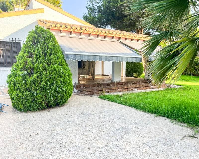 4 soverom Kjedet enebolig til salgs i Orihuela Costa med svømmebasseng - € 824 000 (Ref: 9064409)