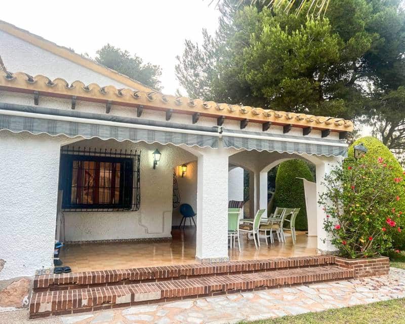 4 soverom Kjedet enebolig til salgs i Orihuela Costa med svømmebasseng - € 824 000 (Ref: 9064409)