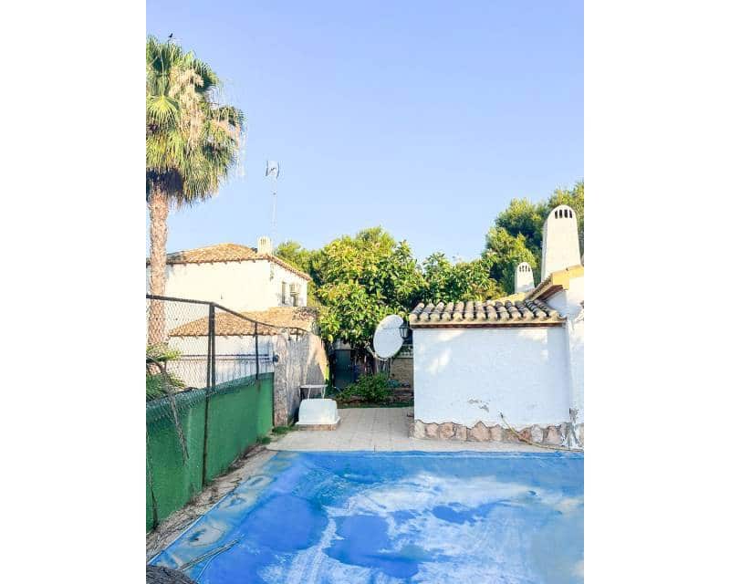 4 soverom Kjedet enebolig til salgs i Orihuela Costa med svømmebasseng - € 824 000 (Ref: 9064409)