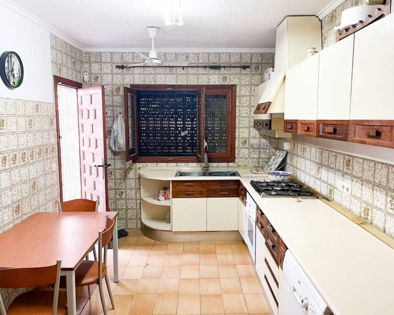 4 soverom Kjedet enebolig til salgs i Orihuela Costa med svømmebasseng - € 824 000 (Ref: 9064409)