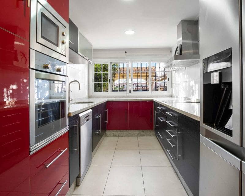 5 soveværelse Semi-Rækkehus til salg i Las Mimosas med swimmingpool garage - € 350.000 (Ref: 9072599)