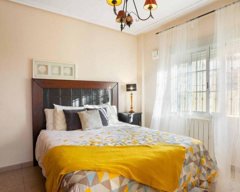 5 soveværelse Semi-Rækkehus til salg i Las Mimosas med swimmingpool garage - € 350.000 (Ref: 9072599)