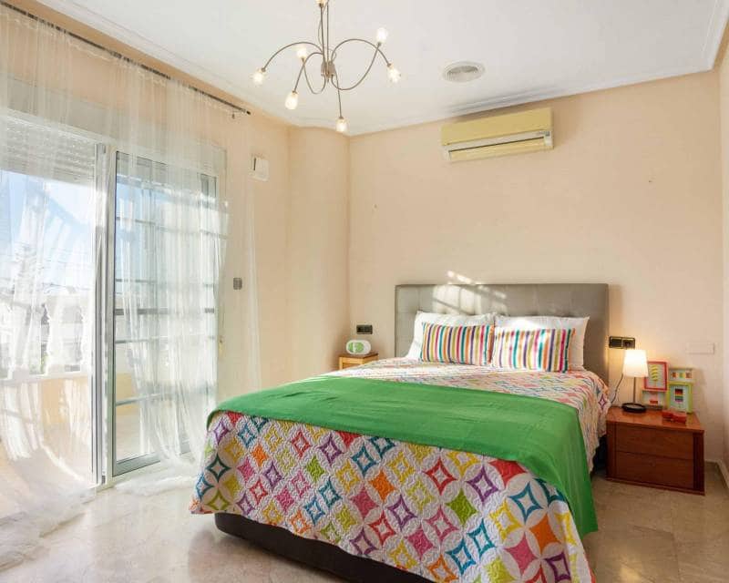 5 soveværelse Semi-Rækkehus til salg i Las Mimosas med swimmingpool garage - € 350.000 (Ref: 9072599)