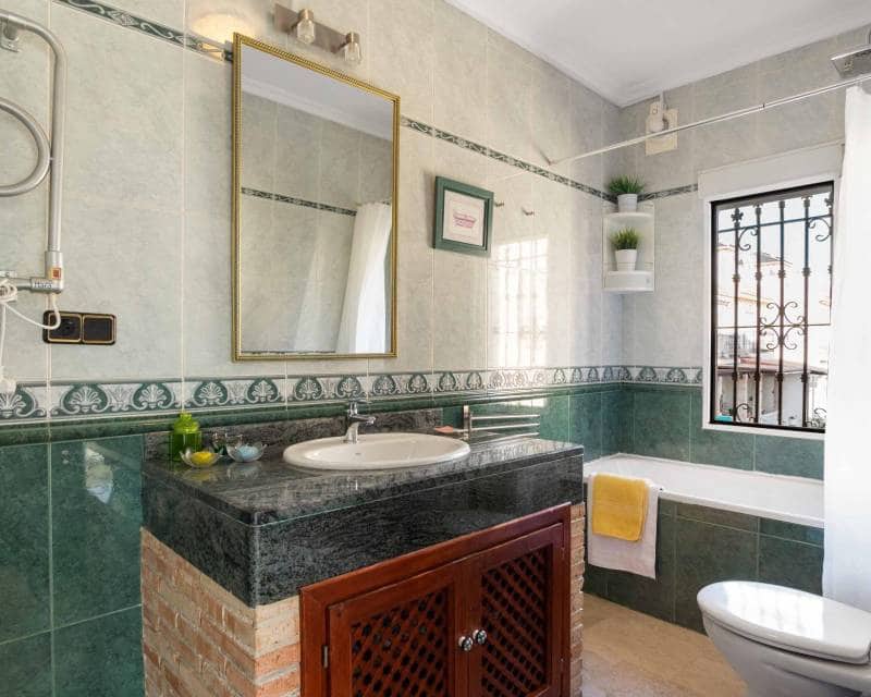 5 soveværelse Semi-Rækkehus til salg i Las Mimosas med swimmingpool garage - € 350.000 (Ref: 9072599)