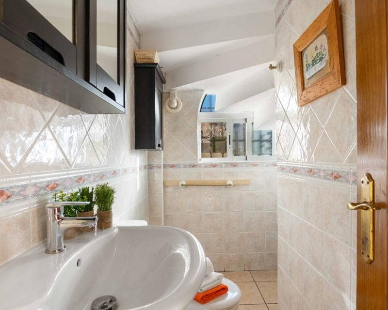 5 soveværelse Semi-Rækkehus til salg i Las Mimosas med swimmingpool garage - € 350.000 (Ref: 9072599)