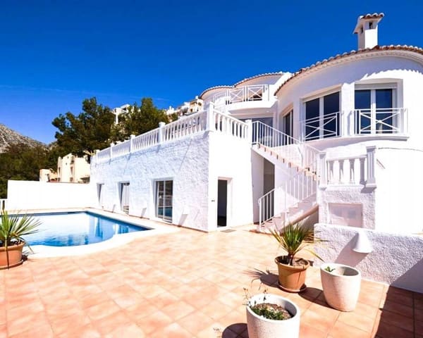 4 bedroom Villa for sale in Altea with pool garage - € 1,195,000 (Ref: 9073985)
