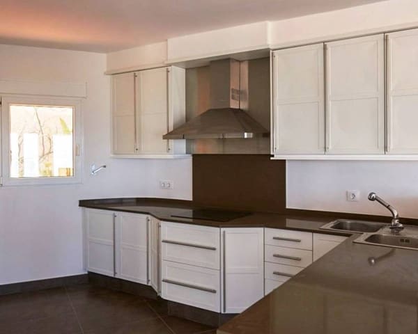 4 bedroom Villa for sale in Altea with pool garage - € 1,195,000 (Ref: 9073985)