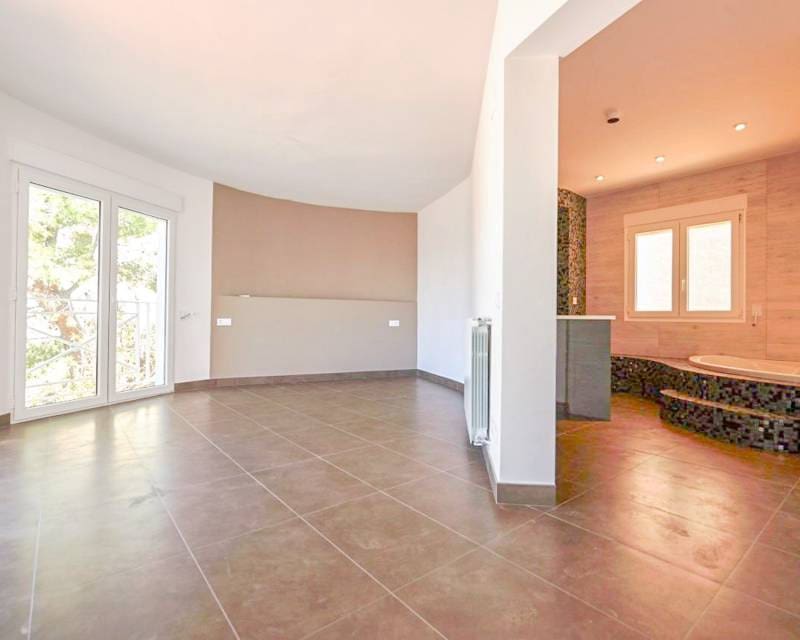 4 bedroom Villa for sale in Altea with pool garage - € 1,195,000 (Ref: 9073985)