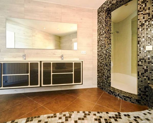 4 bedroom Villa for sale in Altea with pool garage - € 1,195,000 (Ref: 9073985)