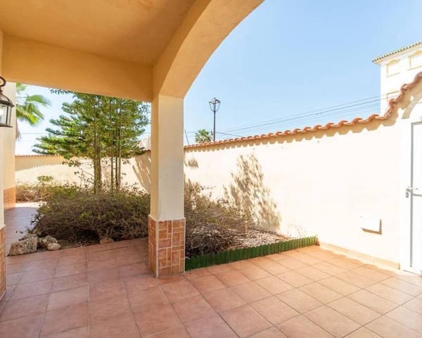 4 bedroom Villa for sale in La Mata, Torrevieja with pool garage - € 869,000 (Ref: 9074362)