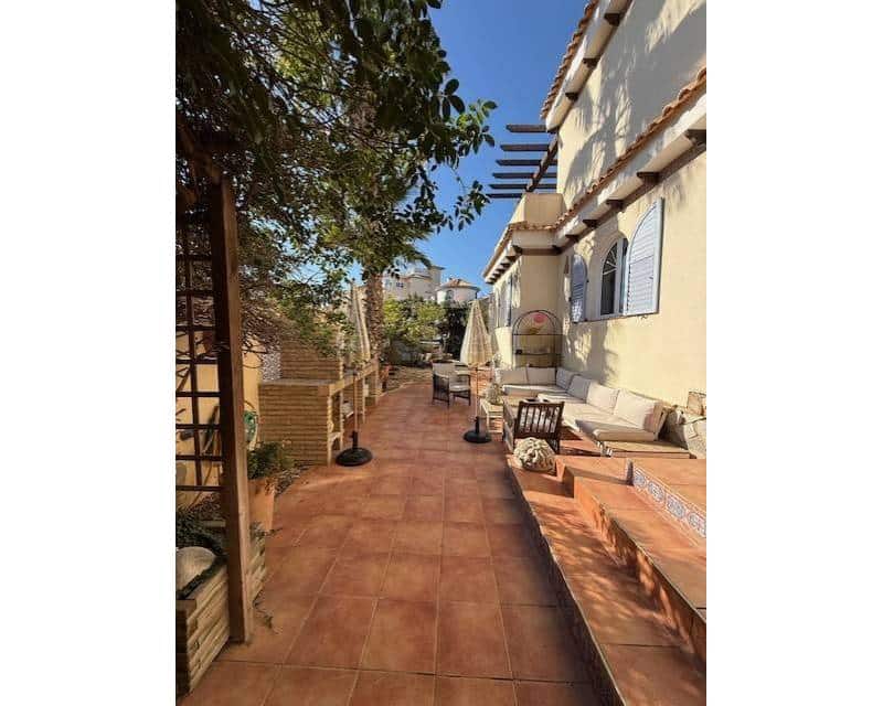 5 bedroom Villa for sale in Orihuela Costa with pool garage - € 850,000 (Ref: 9078599)