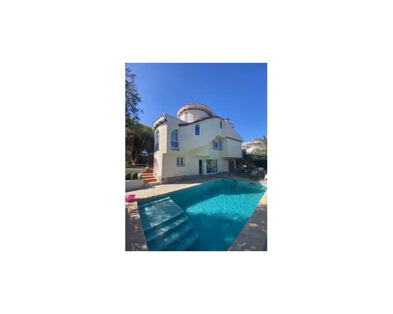 5 bedroom Villa for sale in Orihuela Costa with pool garage - € 850,000 (Ref: 9078599)