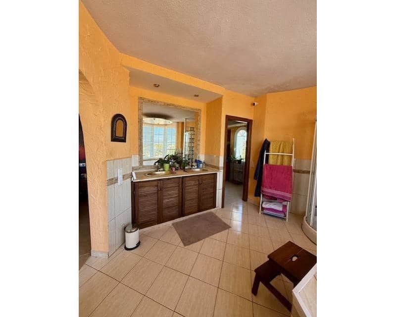 5 bedroom Villa for sale in Orihuela Costa with pool garage - € 850,000 (Ref: 9078599)