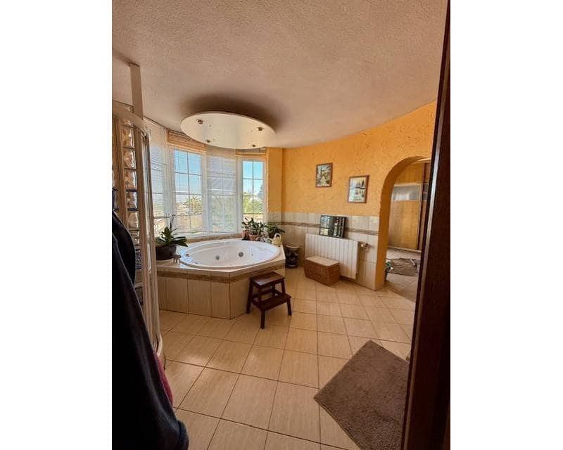 5 bedroom Villa for sale in Orihuela Costa with pool garage - € 850,000 (Ref: 9078599)