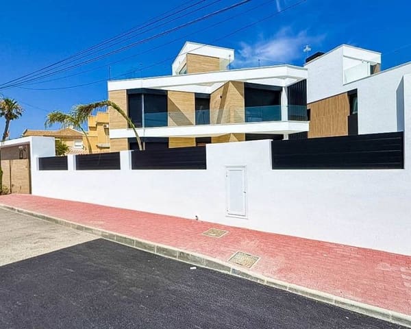 4 Zimmer Villa zu verkaufen in Aguas Nuevas, Torrevieja mit Pool Garage - 650.000 € (Ref: 9094510)