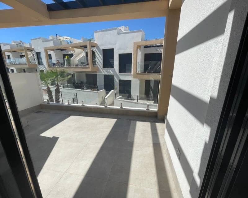 2 soverom Hus til salgs i Orihuela Costa med svømmebasseng garasje - € 249 900 (Ref: 9103620)