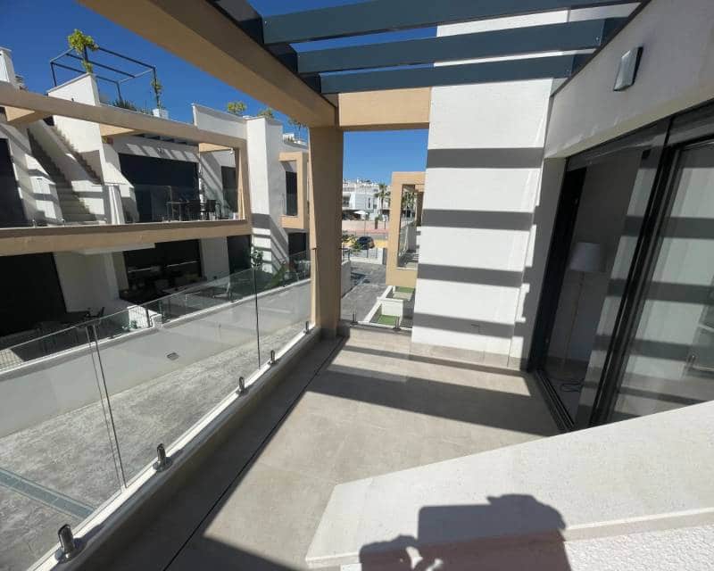 2 soverom Hus til salgs i Orihuela Costa med svømmebasseng garasje - € 249 900 (Ref: 9103620)
