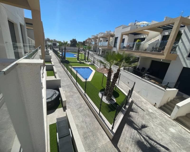 2 soverom Hus til salgs i Orihuela Costa med svømmebasseng garasje - € 249 900 (Ref: 9103620)