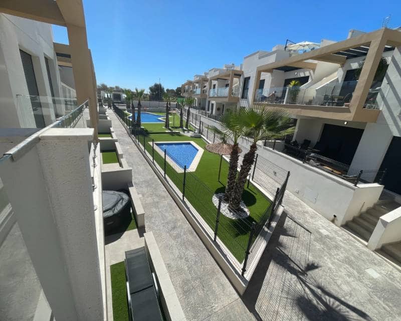 2 soverom Hus til salgs i Orihuela Costa med svømmebasseng garasje - € 249 900 (Ref: 9103620)