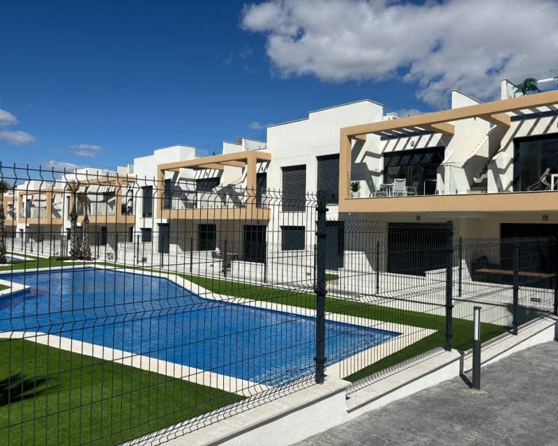 2 soverom Hus til salgs i Orihuela Costa med svømmebasseng garasje - € 249 900 (Ref: 9103620)
