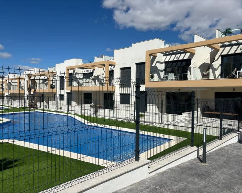 2 soverom Hus til salgs i Orihuela Costa med svømmebasseng garasje - € 249 900 (Ref: 9103620)