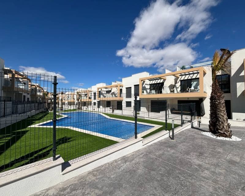 2 soverom Hus til salgs i Orihuela Costa med svømmebasseng garasje - € 249 900 (Ref: 9103620)