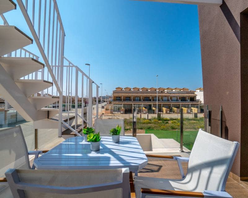 2 soveværelse Byhus til salg i San Pedro del Pinatar med swimmingpool garage - € 245.000 (Ref: 9105033)