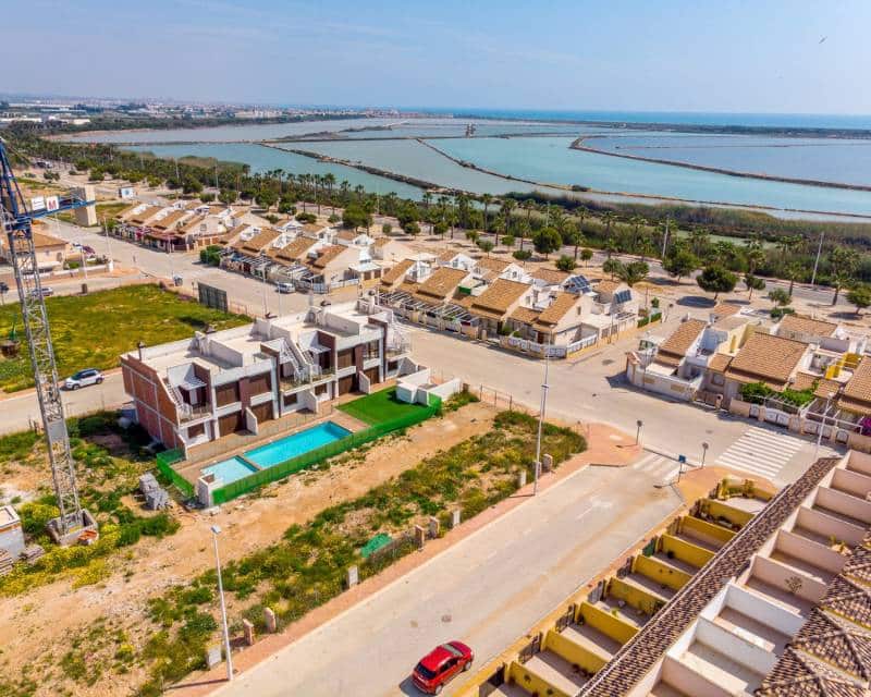 2 soveværelse Byhus til salg i San Pedro del Pinatar med swimmingpool garage - € 245.000 (Ref: 9105033)