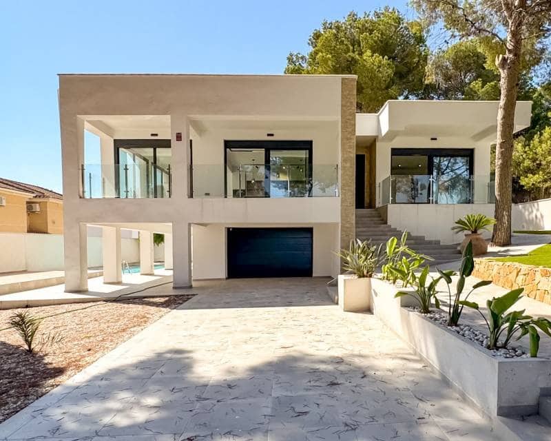 4 slaapkamer Villa te koop in Los Altos met zwembad garage - € 995.000 (Ref: 9109827)