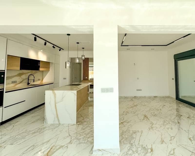 4 slaapkamer Villa te koop in Los Altos met zwembad garage - € 995.000 (Ref: 9109827)