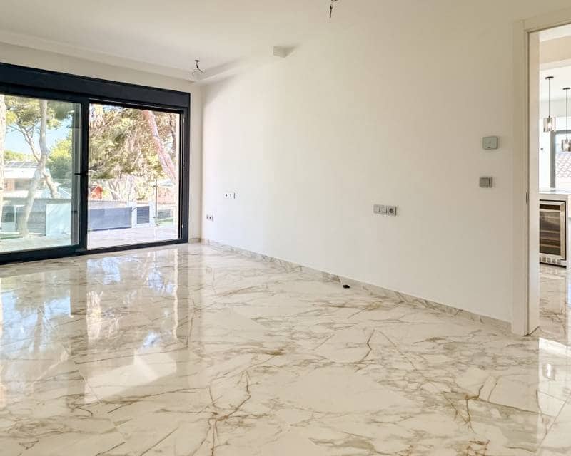 4 slaapkamer Villa te koop in Los Altos met zwembad garage - € 995.000 (Ref: 9109827)