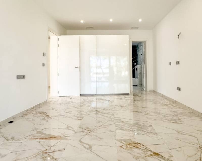 4 slaapkamer Villa te koop in Los Altos met zwembad garage - € 995.000 (Ref: 9109827)