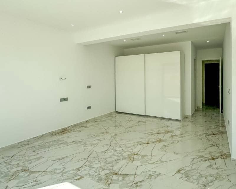 4 slaapkamer Villa te koop in Los Altos met zwembad garage - € 995.000 (Ref: 9109827)