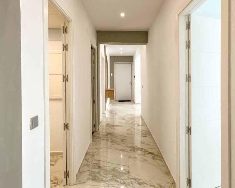 4 slaapkamer Villa te koop in Los Altos met zwembad garage - € 995.000 (Ref: 9109827)