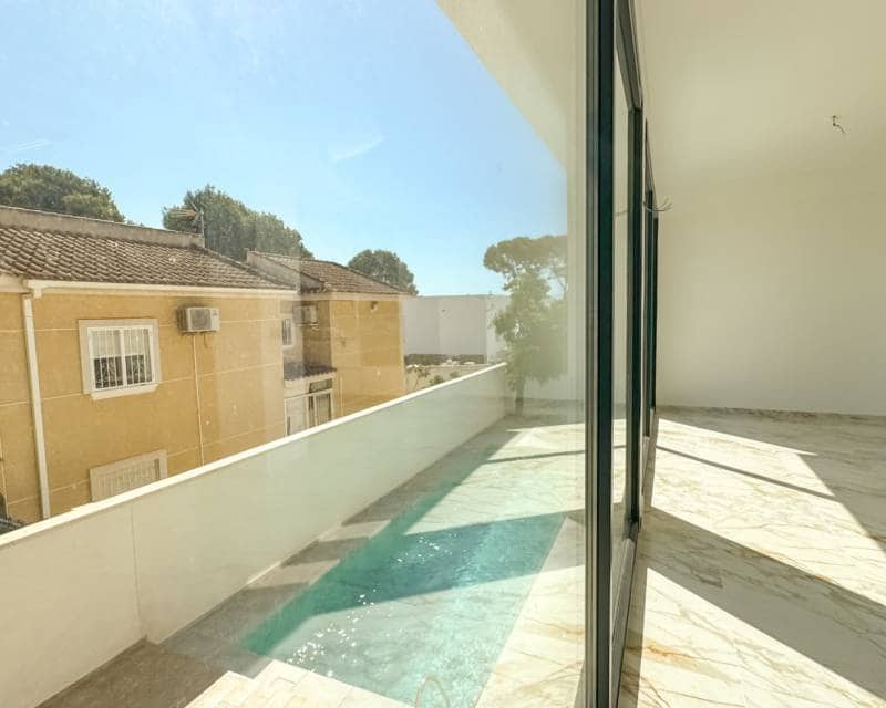 4 slaapkamer Villa te koop in Los Altos met zwembad garage - € 995.000 (Ref: 9109827)